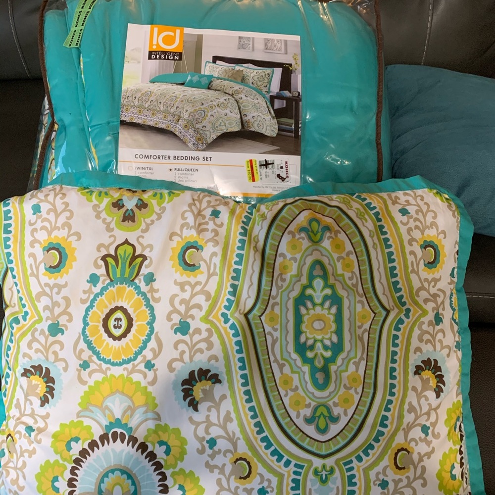 Full/Queen Comforter Set